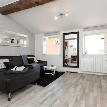 Guestready - Cosy 2-bed Apt In The Old Town Of Apartman *